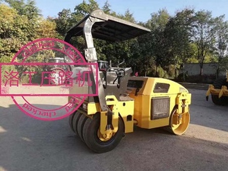 3噸4噸前鋼輪后輪胎振動(dòng)壓路機(jī)