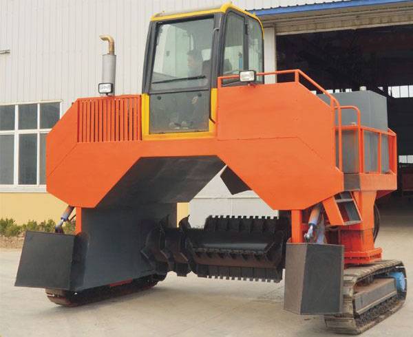 有機(jī)肥翻堆機(jī)的作用與操作方法