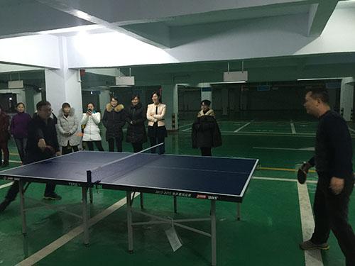 人元公司組織員工進行乒乓球對抗賽活動現(xiàn)場