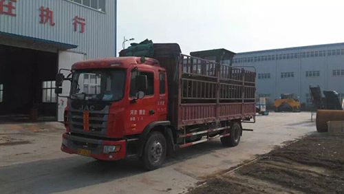 有機(jī)肥生產(chǎn)線設(shè)備裝車完畢發(fā)往河北邢臺圖2