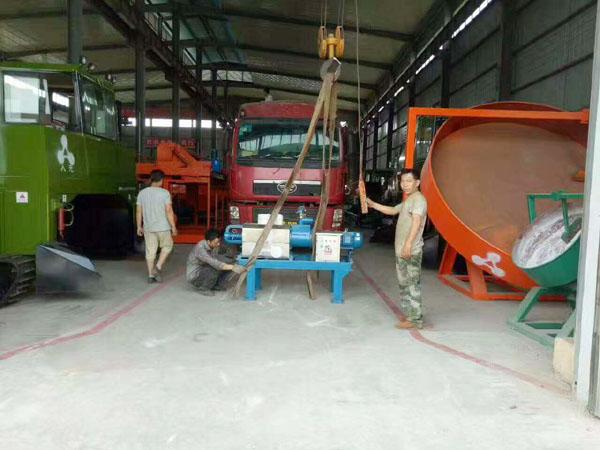 人元生物有機(jī)肥生產(chǎn)線(xiàn)設(shè)備山東發(fā)貨