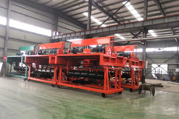 如何利用翻拋機(jī)制作豬糞有機(jī)肥？