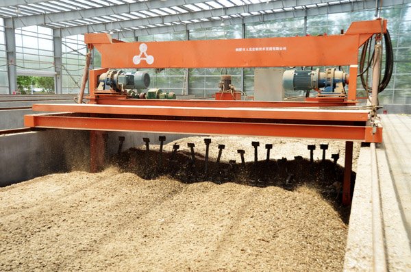 如何利用翻拋機制作豬糞有機肥？