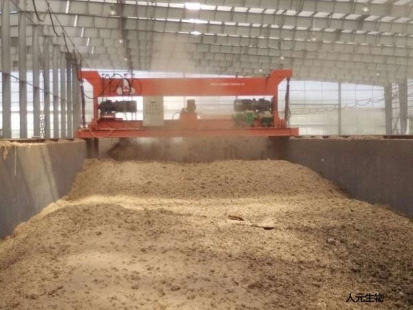 如何利用翻拋機(jī)制作豬糞有機(jī)肥？具體方法是什么？