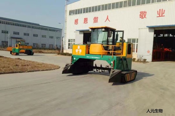 履帶式翻堆機工作原理簡單，翻堆效果卻不錯