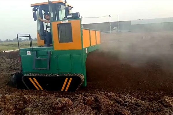 有機肥翻堆機設(shè)備日常維護(hù)保養(yǎng)方法