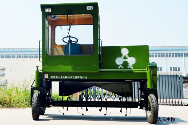 自走式翻堆機用途特點與優(yōu)點，解決糞污發(fā)酵慢的問題！