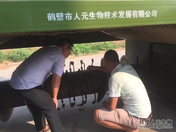 有機肥翻堆機的翻堆和翻轉