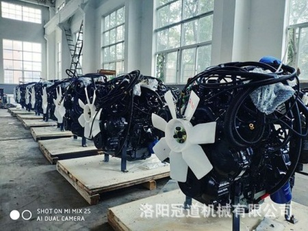 現(xiàn)貨供應(yīng)洛陽壓路機(jī)配件，品質(zhì)保證、 型號(hào)齊全、面向全國批發(fā)