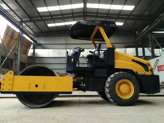 YZD8型8噸壓路機